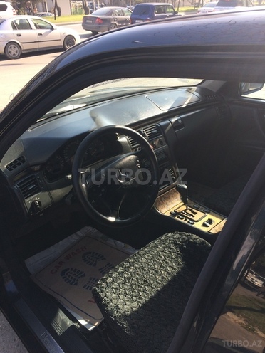 Mercedes E 270 2000, 231,430 km - 2.7 l - Bakı