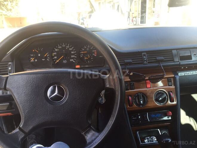 Mercedes E 200 1992, 217,000 km - 2.0 l - Bakı