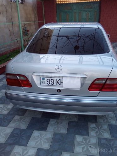 Mercedes E 240 2000, 200,000 km - 2.6 l - Bakı