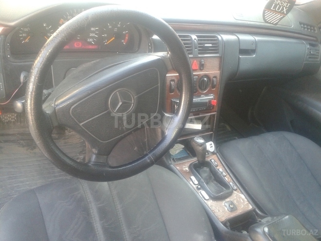 Mercedes E 220 1996, 278,000 km - 2.2 l - Bakı
