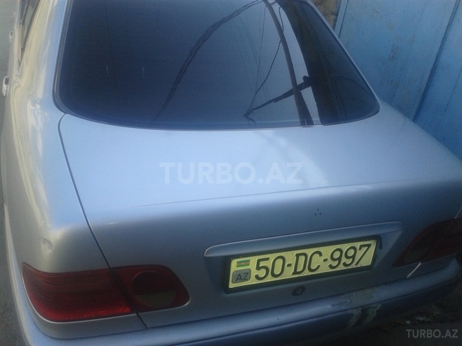 Mercedes E 220 1996, 278,000 km - 2.2 l - Bakı