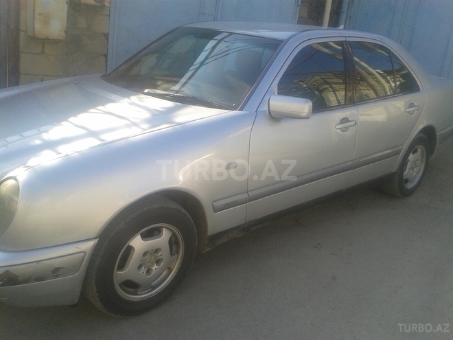 Mercedes E 220 1996, 278,000 km - 2.2 l - Bakı