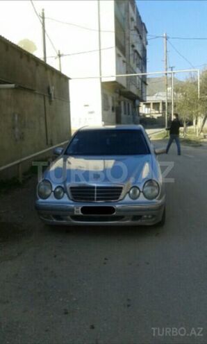 Mercedes E 220 2001, 290,000 km - 2.2 l - Bakı