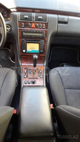 Mercedes E 220 2001, 280,000 km - 2.2 l - Bakı