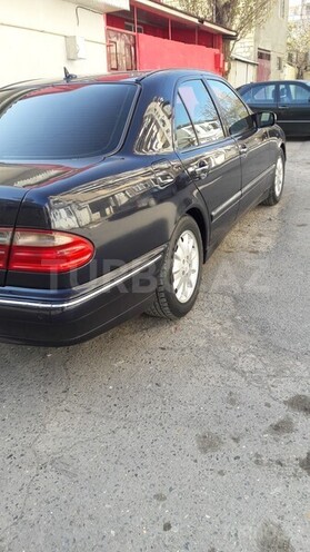 Mercedes E 220 2001, 280,000 km - 2.2 l - Bakı