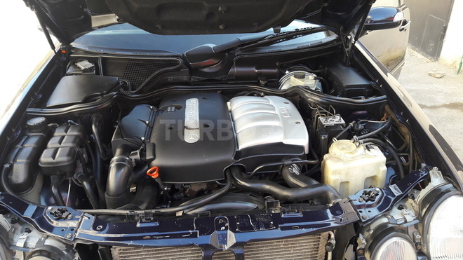 Mercedes E 220 2001, 280,000 km - 2.2 l - Bakı