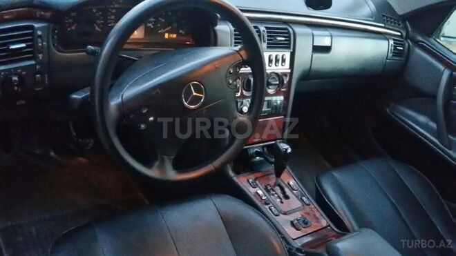 Mercedes E 220 2000, 300,000 km - 2.2 l - Bakı
