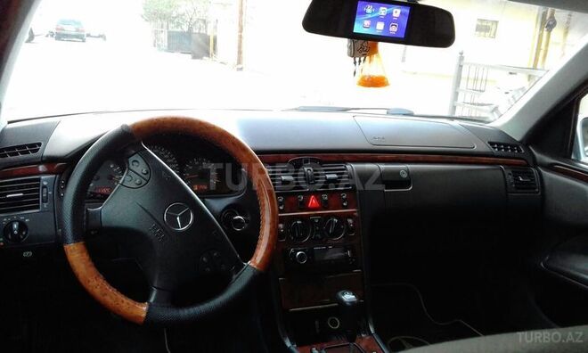 Mercedes E 220 2000, 171,000 km - 2.2 l - Sumqayıt