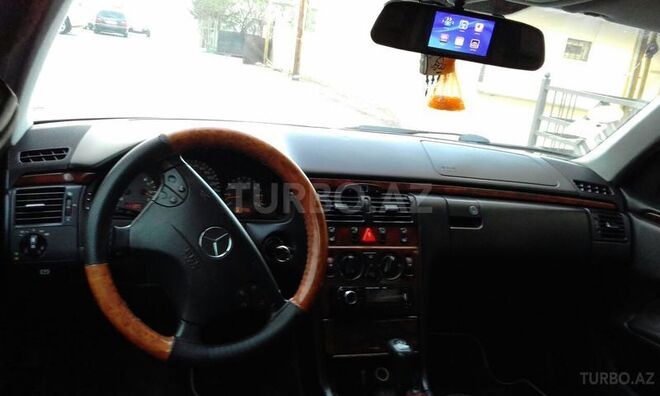 Mercedes E 220 2000, 171,000 km - 2.2 l - Sumqayıt