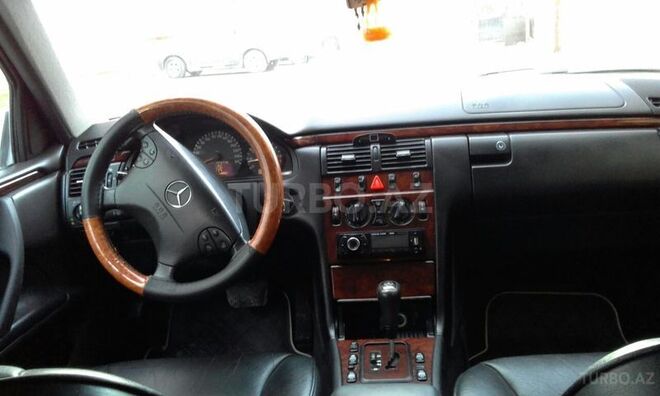 Mercedes E 220 2000, 171,000 km - 2.2 l - Sumqayıt