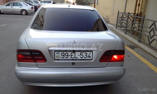 Mercedes E 220 2000, 171,000 km - 2.2 l - Sumqayıt
