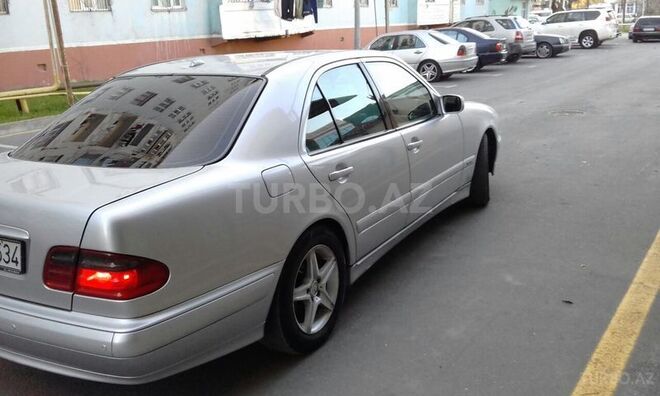Mercedes E 220 2000, 171,000 km - 2.2 l - Sumqayıt