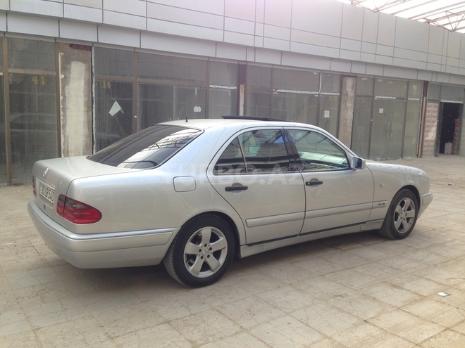 Mercedes E 230 1995, 240,000 km - 2.3 l - Bakı