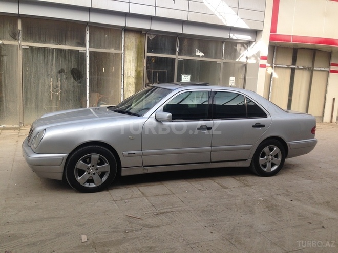 Mercedes E 230 1995, 240,000 km - 2.3 l - Bakı