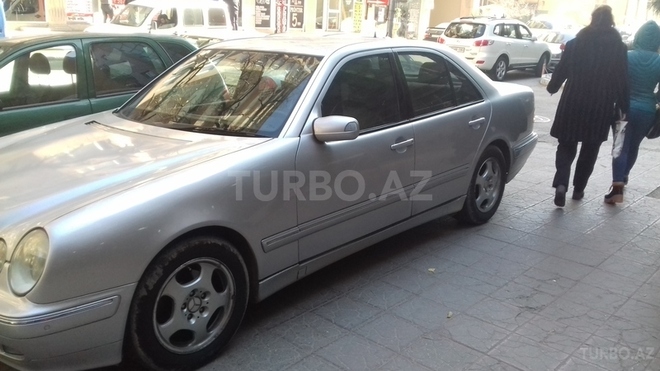 Mercedes E 220 2001, 390,000 km - 2.2 l - Bakı