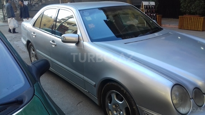 Mercedes E 220 2001, 390,000 km - 2.2 l - Bakı