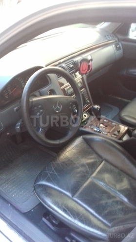 Mercedes E 220 2001, 390,000 km - 2.2 l - Bakı