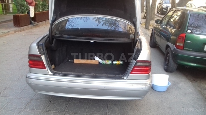 Mercedes E 220 2001, 390,000 km - 2.2 l - Bakı