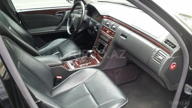 Mercedes E 240 2001, 210,000 km - 2.6 l - Bakı