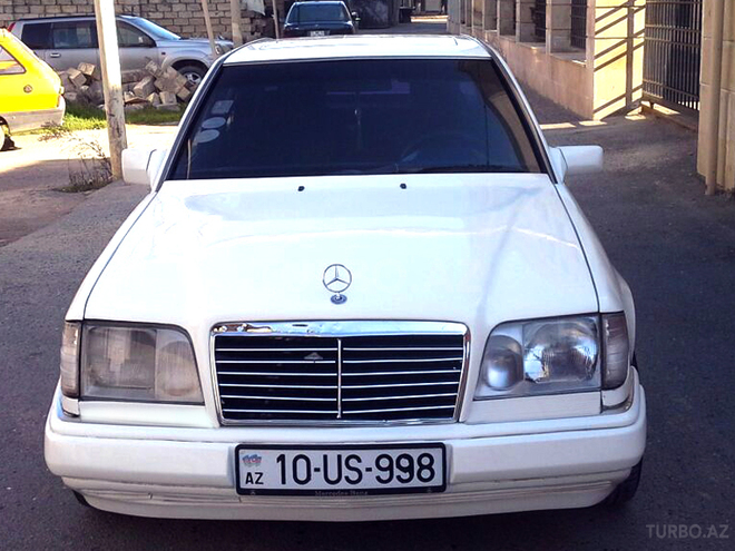 Mercedes E 220 1994, 256,000 km - 2.2 l - Bakı