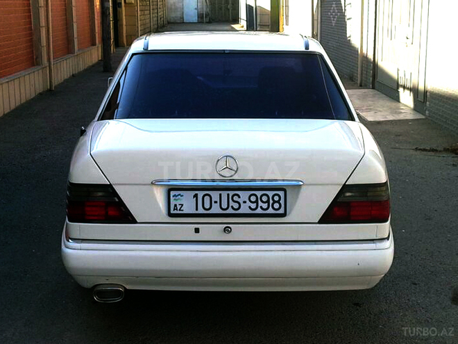 Mercedes E 220 1994, 256,000 km - 2.2 l - Bakı