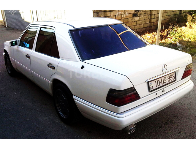 Mercedes E 220 1994, 256,000 km - 2.2 l - Bakı