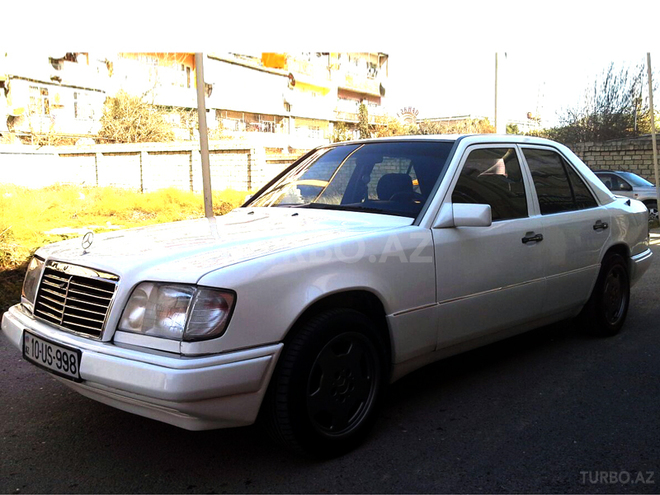Mercedes E 220 1994, 256,000 km - 2.2 l - Bakı