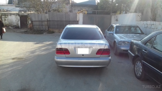 Mercedes E 240 2001, 242,000 km - 2.6 l - Bakı