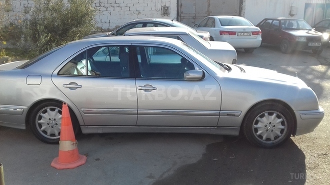 Mercedes E 240 2001, 242,000 km - 2.6 l - Bakı