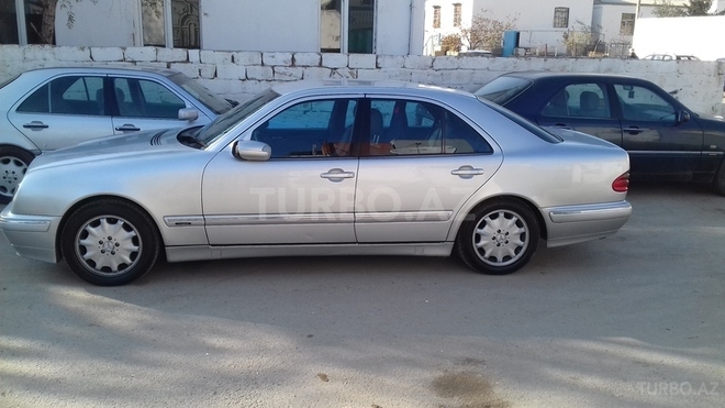 Mercedes E 240 2001, 242,000 km - 2.6 l - Bakı