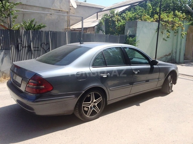 Mercedes E 220 2003, 230,000 km - 2.2 l - Bakı