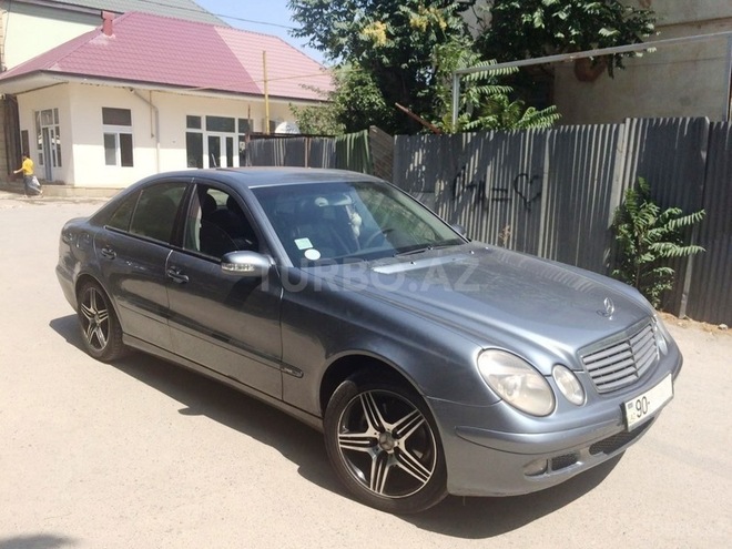 Mercedes E 220 2003, 230,000 km - 2.2 l - Bakı