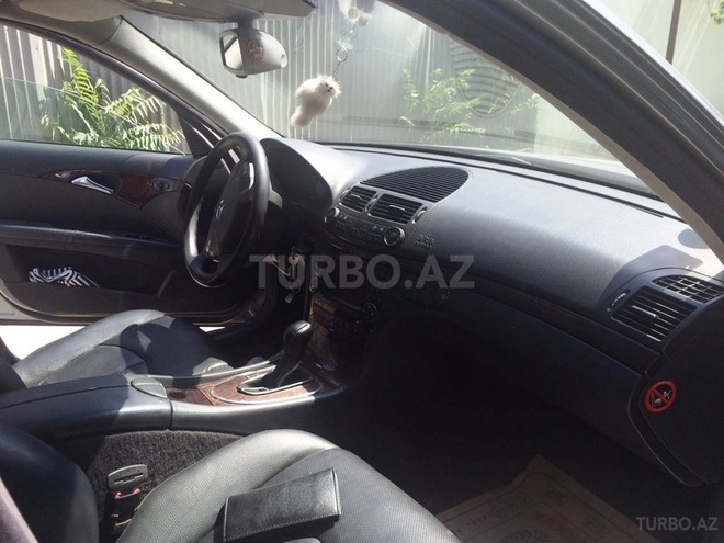 Mercedes E 220 2003, 230,000 km - 2.2 l - Bakı