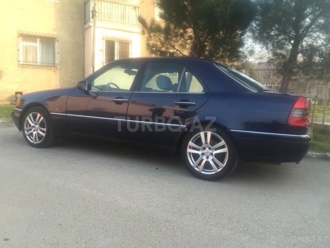 Mercedes C 220 1996, 325,000 km - 2.2 l - Sumqayıt