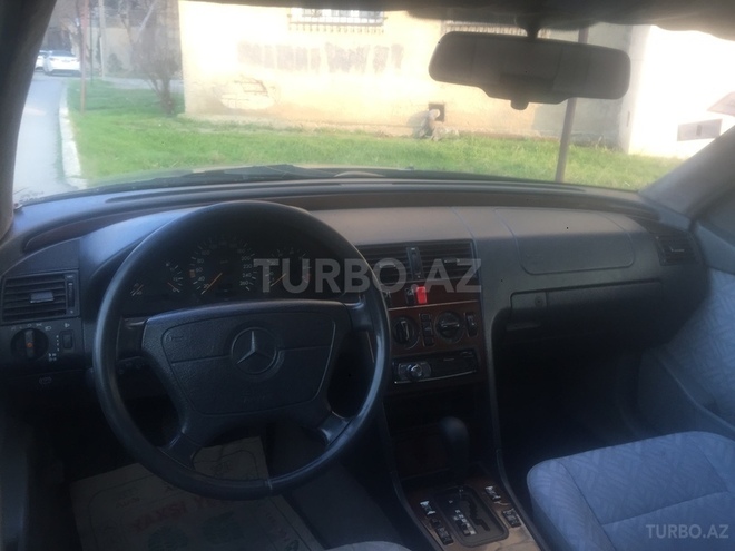 Mercedes C 220 1996, 325,000 km - 2.2 l - Sumqayıt