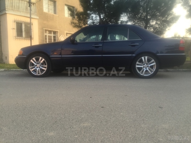Mercedes C 220 1996, 325,000 km - 2.2 l - Sumqayıt