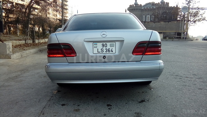 Mercedes E 240 2001, 240,000 km - 2.6 l - Bakı