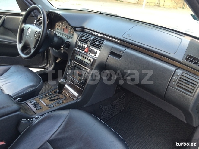 Mercedes E 280 2000, 260,000 km - 2.8 л - Bakı