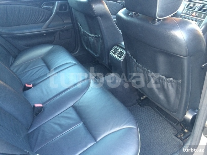 Mercedes E 280 2000, 260,000 km - 2.8 л - Bakı