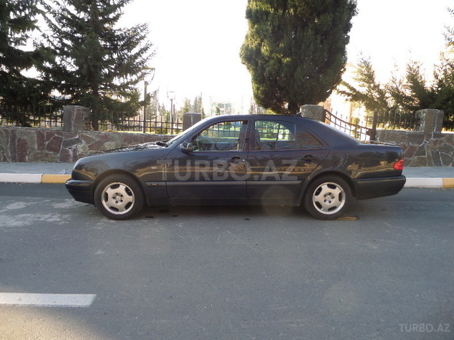 Mercedes E 280 1998, 269,618 km - 2.8 l - Zaqatala
