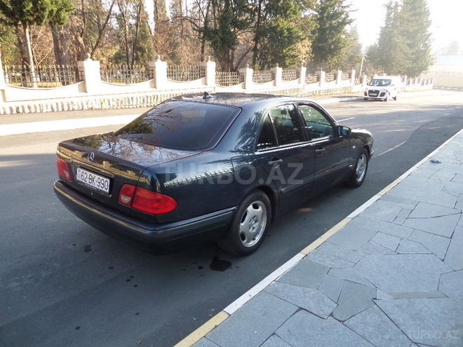 Mercedes E 280 1998, 269,618 km - 2.8 l - Zaqatala