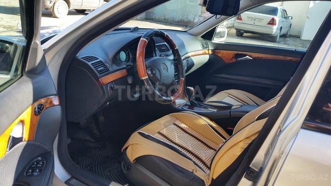 Mercedes E 220 2003, 275,000 km - 2.1 л - Şamaxı