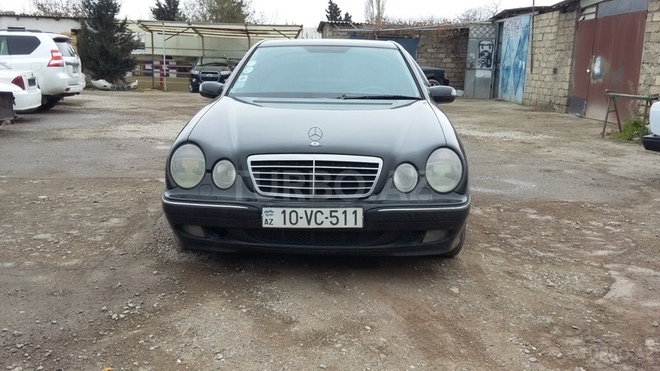 Mercedes E 220 2001, 358,000 km - 2.2 l - Bakı