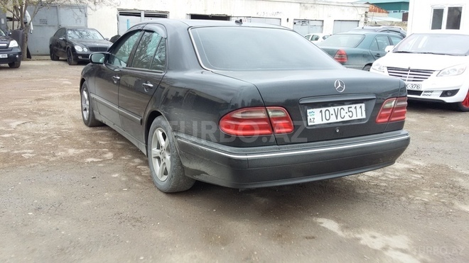 Mercedes E 220 2001, 358,000 km - 2.2 l - Bakı