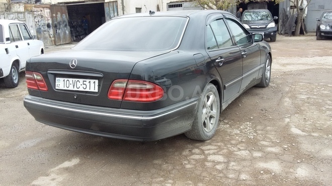 Mercedes E 220 2001, 358,000 km - 2.2 l - Bakı