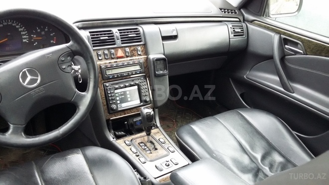 Mercedes E 220 2001, 358,000 km - 2.2 l - Bakı