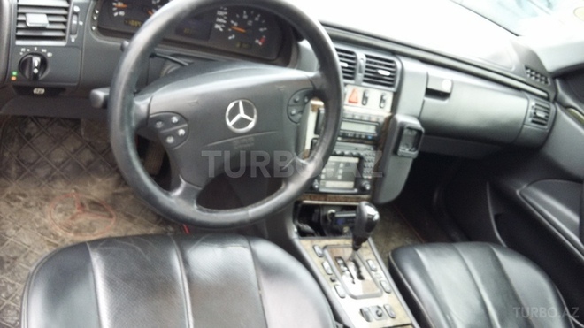 Mercedes E 220 2001, 358,000 km - 2.2 l - Bakı