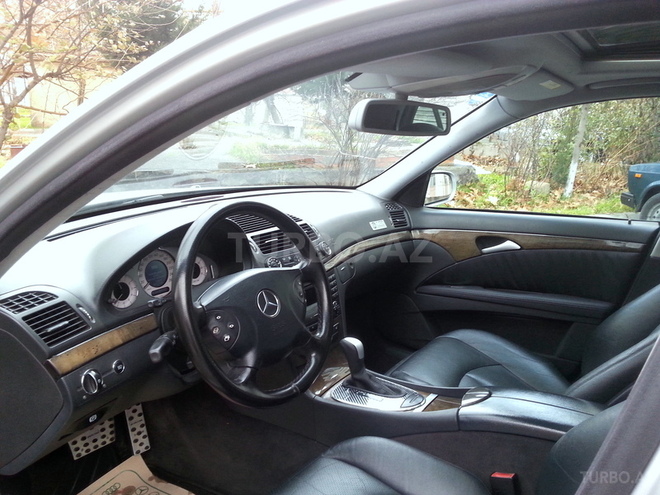 Mercedes E 320 2002, 243,000 km - 3.2 l - Bakı
