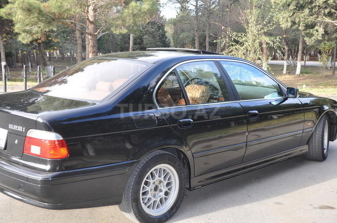BMW 525 2001, 300,000 km - 2.5 l - Sumqayıt