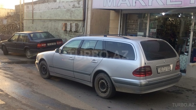 Mercedes E 220 2002, 560,000 km - 2.2 l - Bakı
